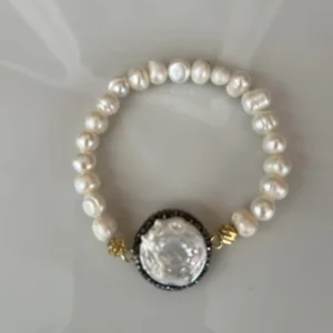 Alternative view of Pearl Bileklik